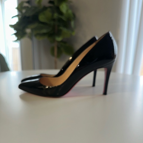 Black Christian Louboutins - comes with dust bags and box. Size 37.5 - Picture 2 of 8